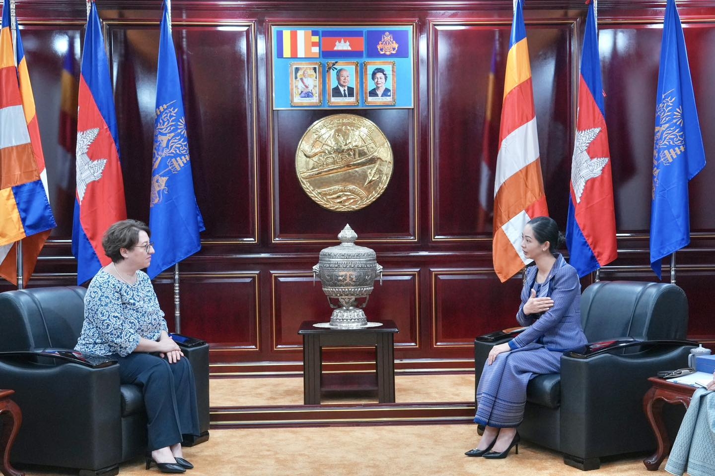 លោកជំទាវ ចម និម្មល រដ្ឋមន្ត្រីក្រសួងពាណិជ្ជកម្ម អនុញ្ញាតជូនលោកជំទាវ ÜLKÜ KOCAEFE ឯកអគ្គរដ្ឋទូតនៃសាធារណរដ្ឋតួកគី ប្រចាំព្រះរាជាណាចក្រកម្ពុជា 