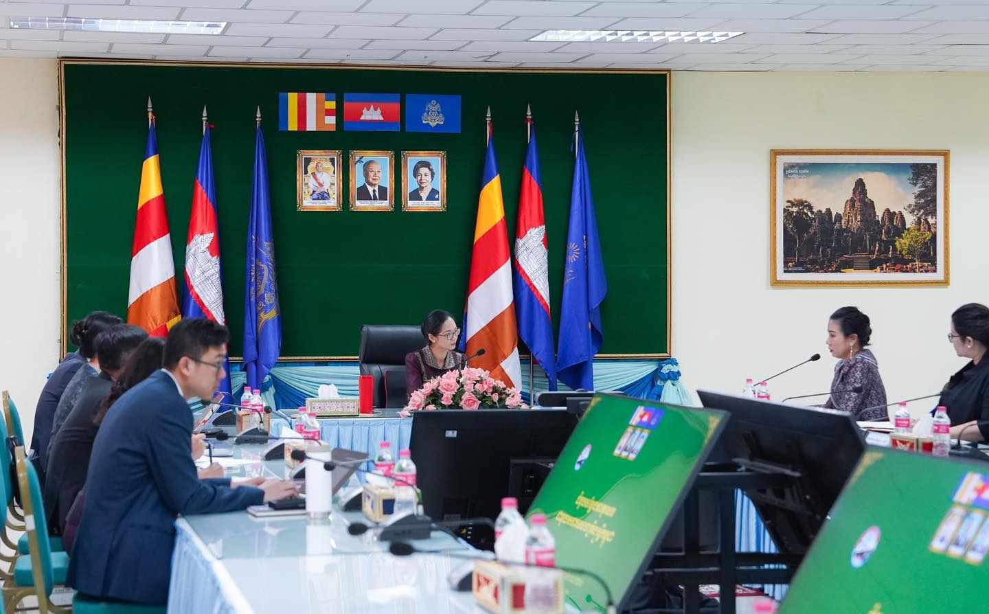 លោកជំទាវ ចម និម្មល រដ្ឋមន្ត្រីក្រសួងពាណិជ្ជកម្ម អនុញ្ញាតជូនឧកញ៉ា កែវ​ មុំ ប្រធានសមាគមសហគ្រិនស្ត្រីកម្ពុជា​ និងប្រតិភូ