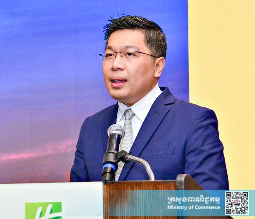 ឯកឧត្តម បួន សារៈមុនី រដ្ឋលេខាធិការក្រសួងពាណិជ្ជកម្ម បានអញ្ជើញចូលរួមក្នុងពិធីបើកការតាំងពិព័រណ៍ផលិតផលខ្មែរលើកដំបូងដែលរៀបចំឡើង ដោយសមាគមវិនិយោគិននវានុវត្តន៍ និងអភិវឌ្ឍន៍ អគ្គកុងស៊ុលកម្ពុជាប្រចាំទីក្រុងឡុងប៊ិច និង សភាពាណិជ្ជកម្មកម្ពុជា