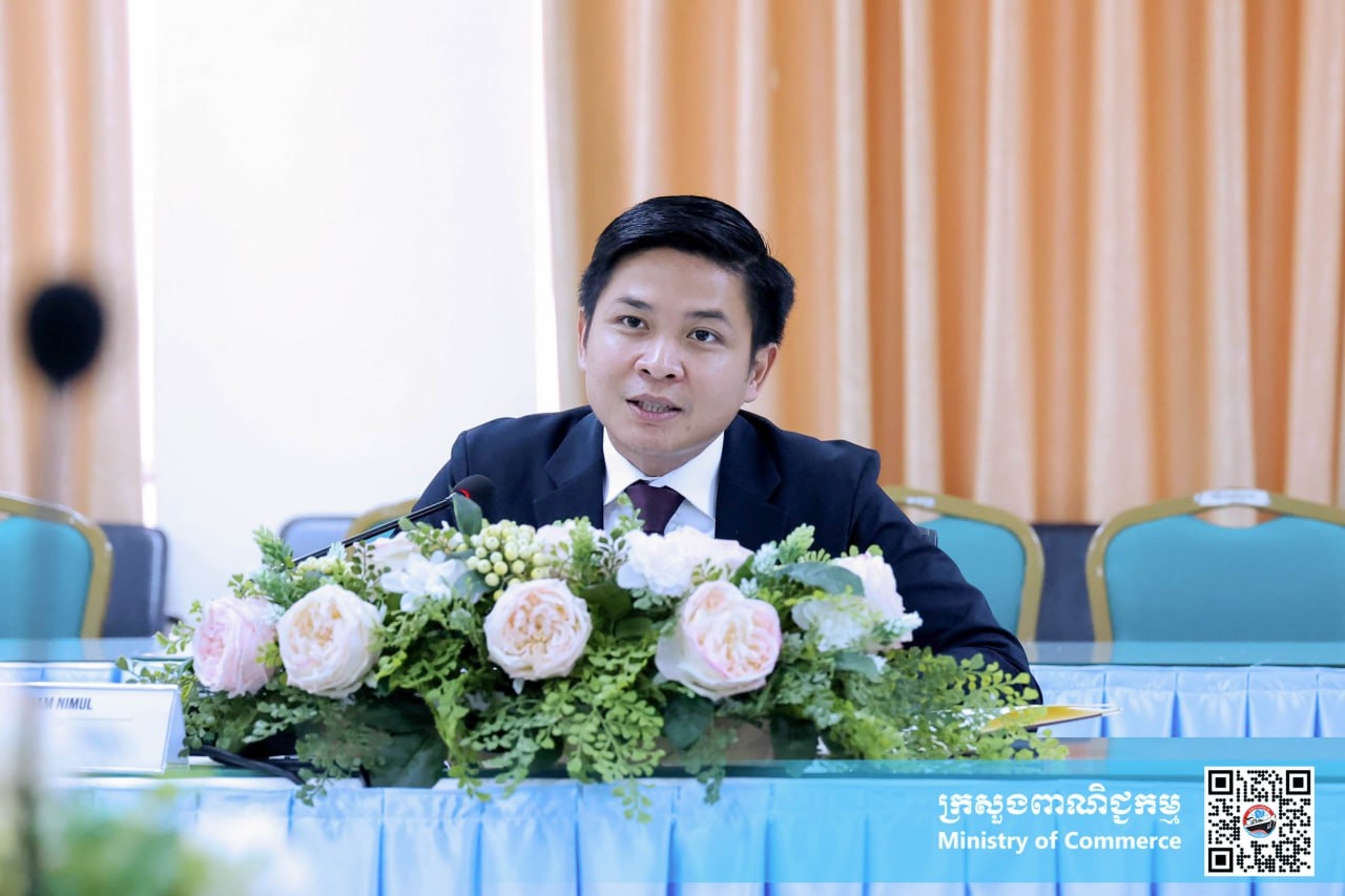 ឯកឧត្ដម សំហេង បូរ៉ា រដ្ឋលេខាធិការ និងជាតំណាងដ៏ខ្ពង់ខ្ពស់លោកជំទាវ ចម និម្មល រដ្ឋមន្ត្រីក្រសួងពាណិជ្ជកម្ម បានអនុញ្ញាតជូន លោកបណ្ឌិត Shabeer Nellikode វិនិយោគិនមកពីប្រទេសឥណ្ឌា ចូលជួបសម្តែងការគួរសម និងពិភាក្សាការងារដើម្បីស្វែងយល់អំពីទីផ្សារនាំចេញទំនិញកម្ពុជា ជាពិសេសដើម្បីស្វែងយល់អំពីលទ្ធភាពរបស់កម្ពុជាក្នុងការផ្គត់ផ្គង់ទំនិញកសិកម្មមួយចំនួនដូចជា រមៀត ស្វាយចន្ទី ខ្ញី និងដើមច័ន្ទគ្រឹស្នា