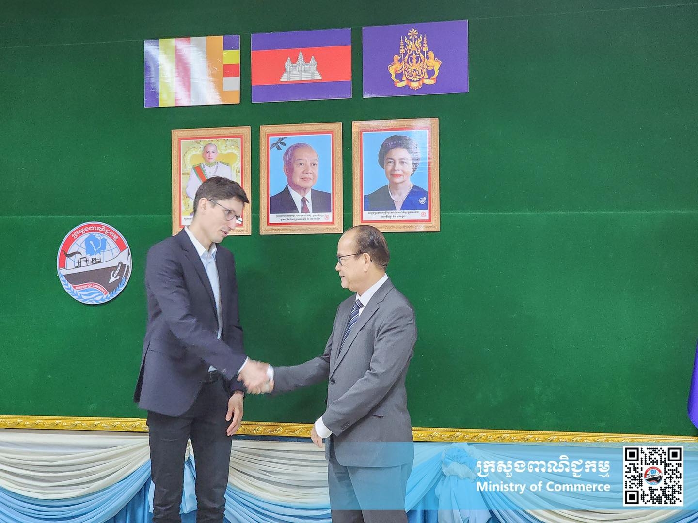 ឯកឧត្តម ឱក ប៊ុង រដ្ឋលេខាធិការក្រសួងពាណិជ្ជកម្ម បានអនុញ្ញាតជូន តំណាងក្រុមហ៊ុន Adidas  ប្រចាំនៅកម្ពុជា ជួបសម្តែងការគួរសម និងពិភាក្សាការងារ