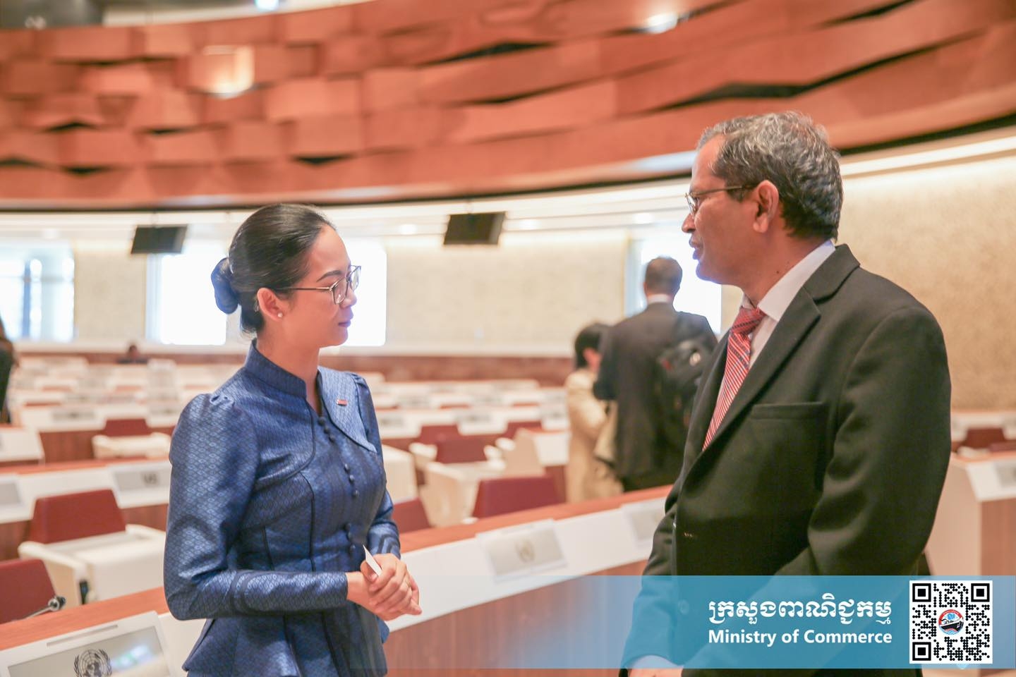 លោកជំទាវ ចម និម្មល រដ្ឋមន្ត្រីក្រសួងពាណិជ្ជកម្ម បានជួបសំណេះសំណាលជាមួយ ឯកឧត្តម Suresh Yadav នាយកជាន់ខ្ពស់ នៃនាយកដ្ឋានពាណិជ្ជកម្ម សមុទ្រ និងធនធានធម្មជាតិ នៃលេខាធិការដ្ឋានអង្គការ The Commonwealth នៃចក្រភពអង់គ្លេស នៅសន្និសីទអង្គការសហប្រជាជាតិ ស្ដីពីពាណិជ្ជកម្ម និងការអភិវឌ្ឍន៍ (UNCTAD)