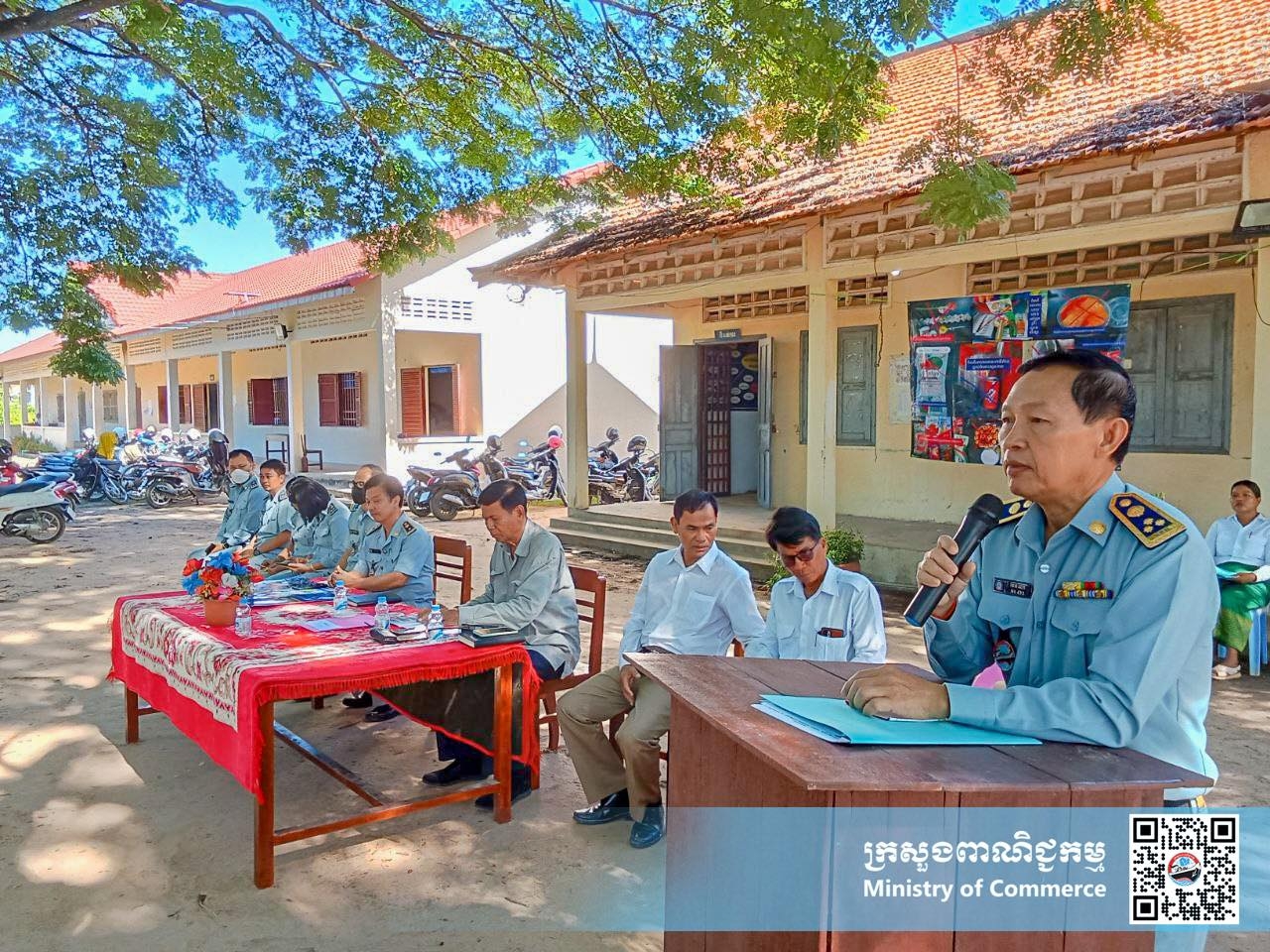 មន្រ្តីជំនាញ សាខា ក.ប.ប. រាជធានីភ្នំពេញ សហការជាមួយមន្ទីរពាណិជ្ជកម្មរាជធានីភ្នំពេញ និងអាជ្ញាធរសង្កាត់បឹងធំ រៀបចំវគ្គអប់រំផ្សព្វផ្សាយ «ស្តីពីសុវត្ថិភាពម្ហូបអាហារ និងបទប្បញ្ញត្តិពាក់ព័ន្ធនានា» ជូនដល់សិស្សានុសិស្ស លោកគ្រូ អ្នកគ្រូ អាជីវករ សរុបប្រមាណ ៥៩៨នាក់