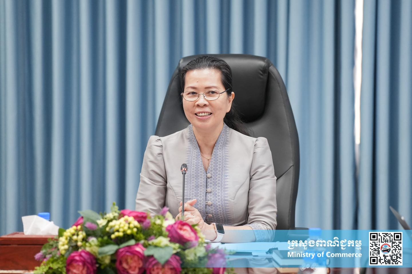 លោកជំទាវ តឹករ៉េត កំរង រដ្ឋលេខាធិការក្រសួងពាណិជ្ជកម្ម បានអនុញ្ញាតជូនក្រុមនិស្សិតជ័យលាភីអាហារូបករណ៍រដ្ឋាភិបាលហុងគ្រីសម្រាប់ឆ្នាំសិក្សា ២០២៤-២០២៥ ចូលជួបសម្តែងការគួរសម និងផ្តល់អនុសាសន៍ណែនាំ