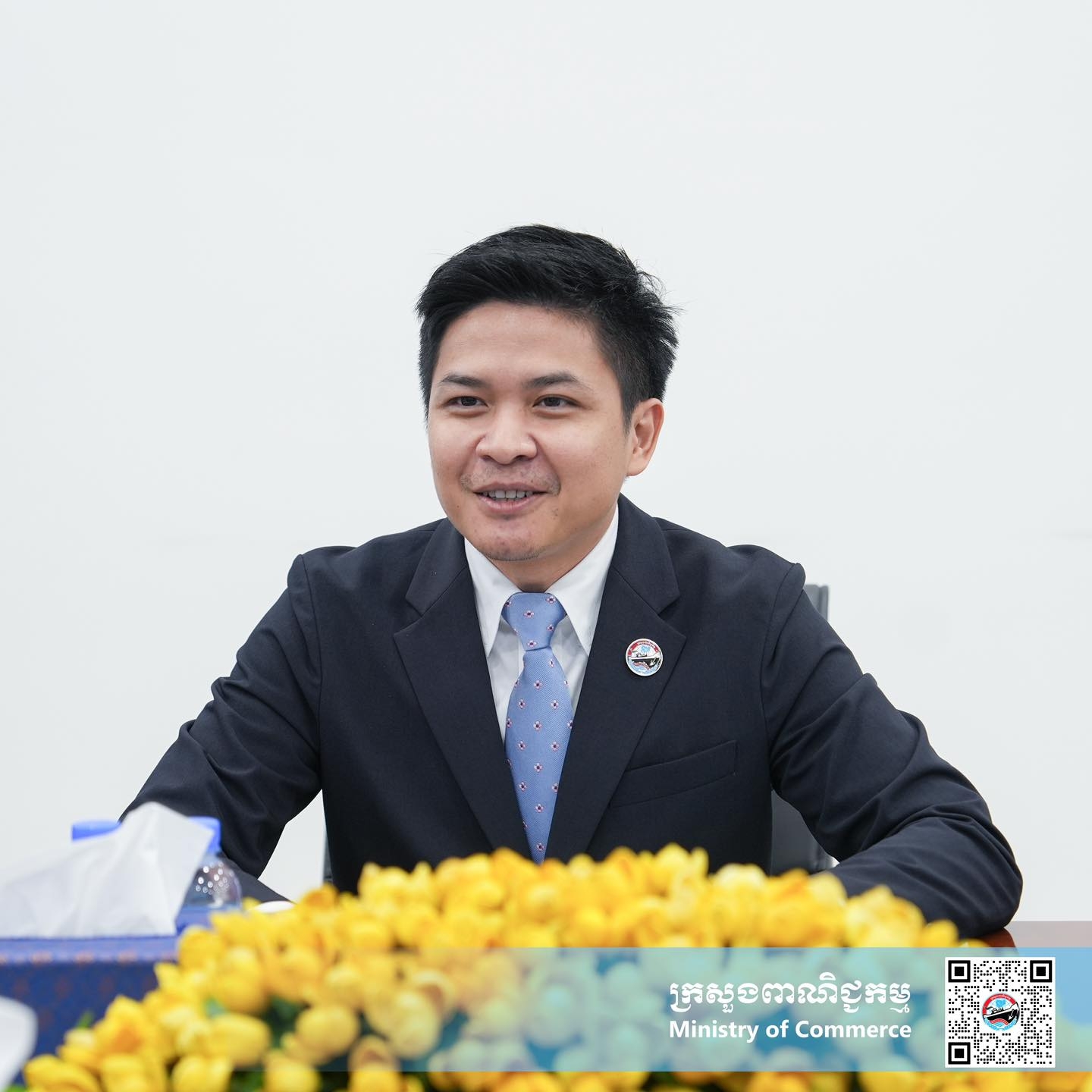 ឯកឧត្តម សំហេង បូរ៉ា រដ្ឋលេខាធិការក្រសួងពាណិជ្ជកម្ម តំណាងដ៏ខ្ពង់ខ្ពស់របស់ លោកជំទាវ ចម និម្មល រដ្ឋមន្ត្រីក្រសួងពាណិជ្ជកម្ម បានទទួលជួបពិភាក្សាការងារជាមួយ លោក Takashi Inoue អគ្គនាយកក្រុមហ៊ុន Inoue Calcium Corporation និង លោកស្រី មុត ចរិយា អគ្គនាយិកាក្រុមហ៊ុន ហ៊ែនក្រាហ្វធីត ឃែស៊ូ ណាត់ ស្ទឹងត្រែង