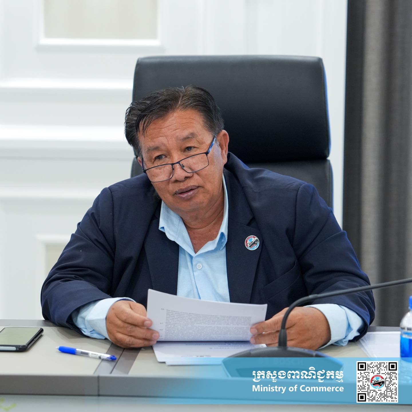 ឯកឧត្តម វ៉ា រុតសាន រដ្ឋលេខាធិការក្រសួងពាណិជ្ជកម្ម បានទទួលជួបពិភាក្សាជាមួយ លោក ម៉ាក់ នី ប្រធានសមាគមសហព័ន្ធម្រេច និងគ្រឿងទេសកម្ពុជា (CPSF) ក្នុងគោលបំណងដើម្បីជម្រាបជូនអំពីការត្រៀមរៀបចំកសាងឯកសារគោលនយោបាយម្រេចកម្ពុជា និងស្វែងយល់បន្ថែមអំពីស្ថានភាពទីផ្សារម្រេចកម្ពុជា រួមបញ្ចូលទាំងកាលានុវត្តភាព បញ្ហាប្រឈម សំណូមពរនិងដំណោះស្រាយ